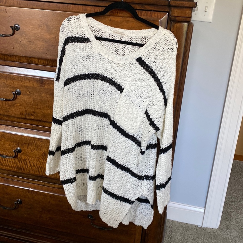 Vestique Long Striped Sweater